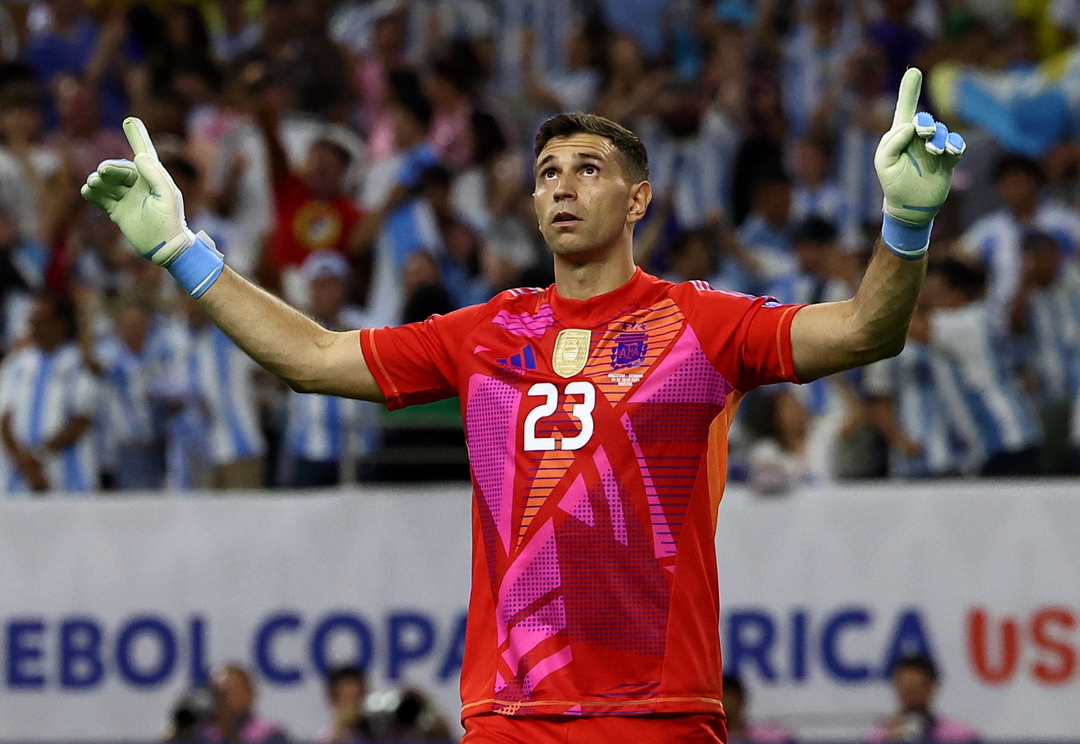 FIFA年度最佳門將提名：大馬丁內(nèi)斯在列，西班牙兩國門入選
